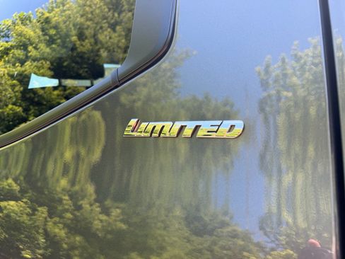 Used 2024 Toyota Tundra Limited AWD/4WD image 12