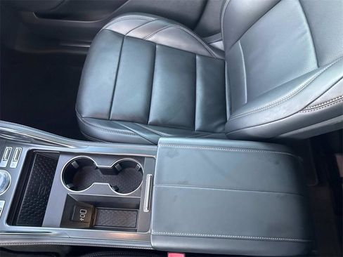 Used 2024 Lincoln Nautilus Premier w/ Jet Appearance Package image 25