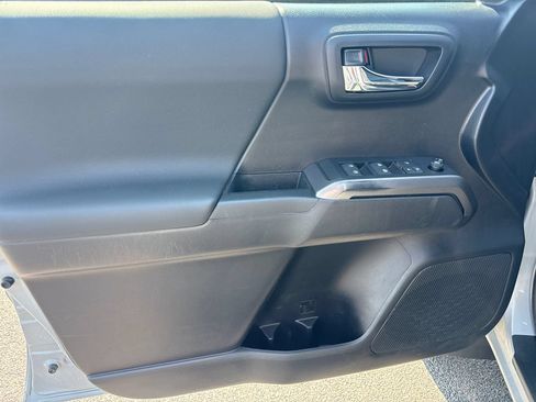 Used 2021 Toyota Tacoma TRD Sport AWD/4WD image 16