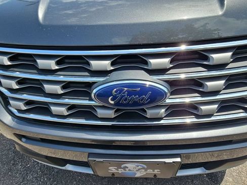Used 2016 Ford Explorer XLT w/ Equipment Group 202A AWD/4WD image 34