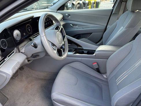 Used 2025 Hyundai Elantra SEL image 24