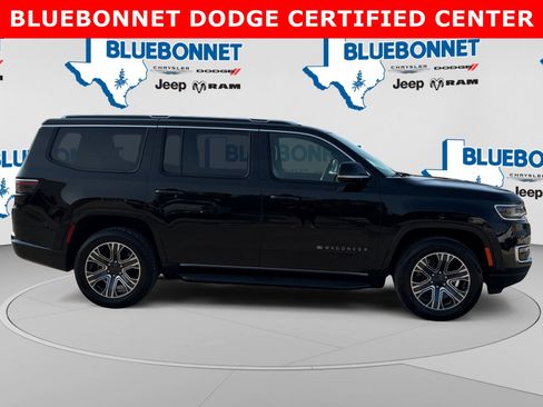 Used 2024 Jeep Wagoneer Series II w/ Flexible Seating Group RWD image 4