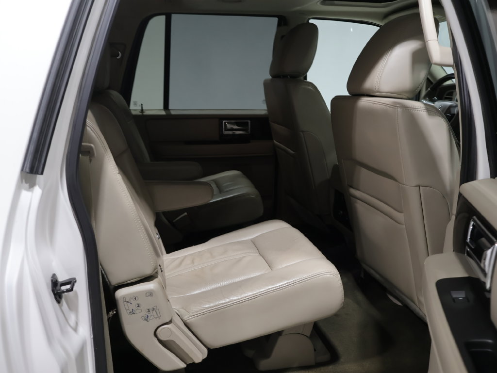 Used 2016 Lincoln Navigator L Select AWD/4WD image 22
