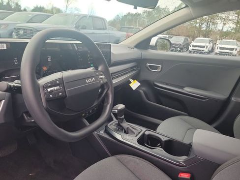 New 2025 Kia K4 LX image 11