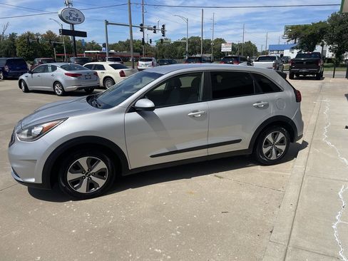 Used 2018 Kia Niro FE image 4