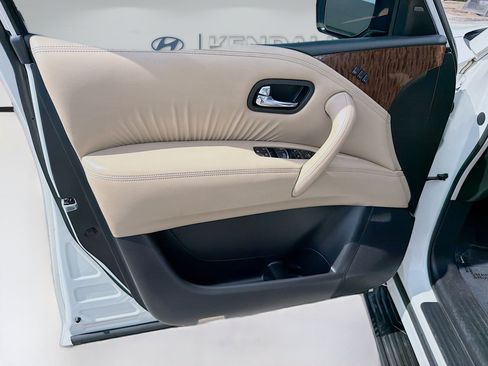 Used 2017 Nissan Armada Platinum RWD image 17
