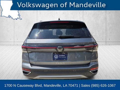 Certified 2025 Volkswagen Taos SE FWD image 4