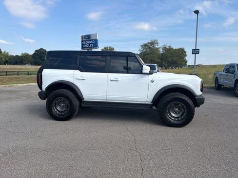 Certified 2025 Ford Bronco Outer Banks w/ Sasquatch Package AWD/4WD image 4