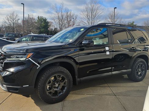 New 2025 Honda Pilot TrailSport image 4