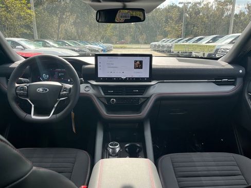 New 2026 Ford Explorer ST-Line w/ ST-Line Street Pack image 7