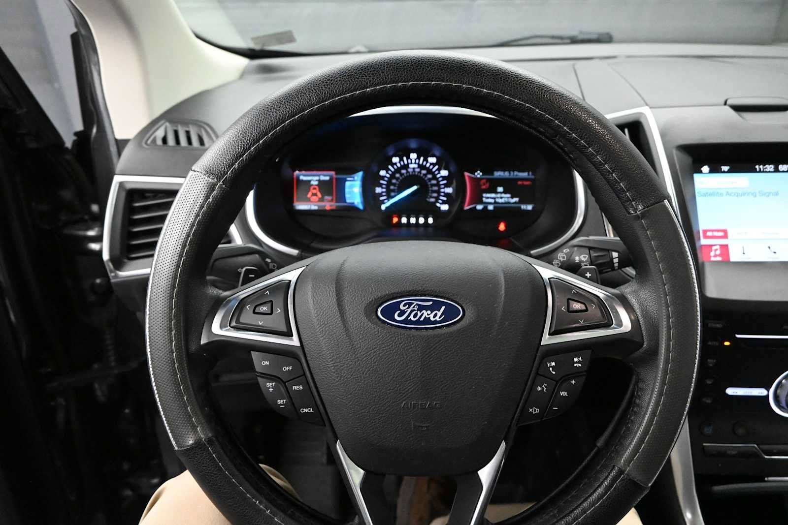 Used 2018 Ford Edge Titanium w/ Equipment Group 301A AWD/4WD image 14