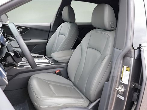 Used 2019 Audi Q8 Premium image 12