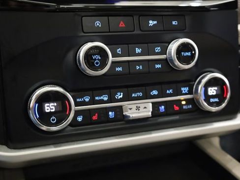 Used 2024 Ford Expedition Max Limited image 23