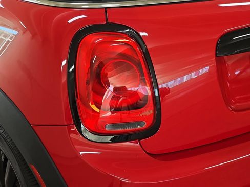 Used 2019 MINI Cooper S w/ Signature Upholstery Package FWD image 31
