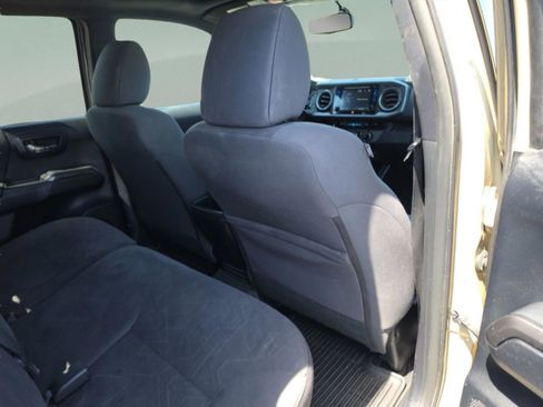 Used 2016 Toyota Tacoma TRD Sport image 25