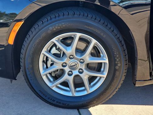 Used 2025 Chrysler Pacifica Select image 37