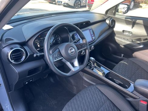 Used 2023 Nissan Kicks SV image 6
