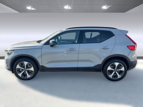 Certified 2024 Volvo XC40 B5 Plus image 2