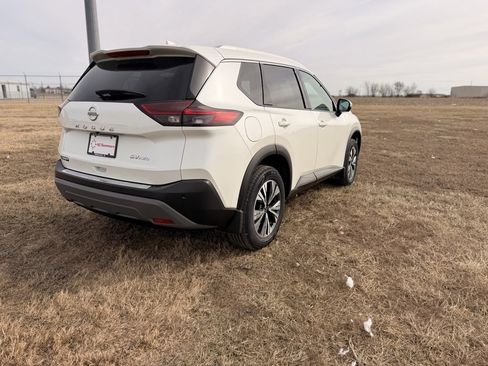Certified 2021 Nissan Rogue SV w/ Premium Package image 5