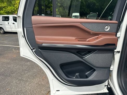 New 2026 Lincoln Navigator Reserve AWD/4WD image 20
