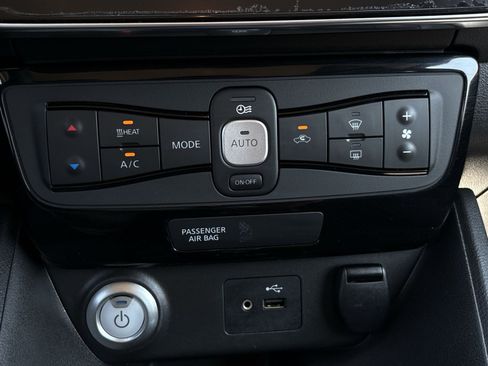 Used 2018 Nissan Leaf SV FWD image 29