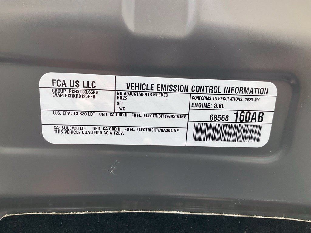 Used 2023 Chrysler Pacifica Limited w/ S Appearance Package FWD image 14