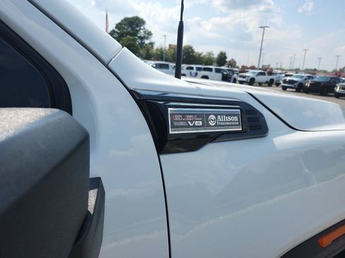 Used 2024 GMC Sierra 2500 AT4 w/ AT4 Premium Plus Package AWD/4WD image 8