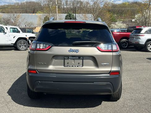 Used 2019 Jeep Cherokee Latitude Plus w/ Comfort/Convenience Group image 5