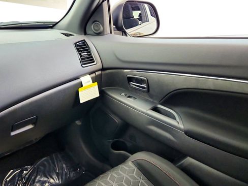 Used 2025 Mitsubishi Outlander Sport ES AWD/4WD image 24