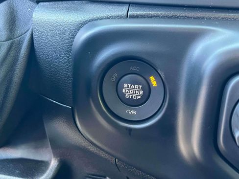 Used 2021 Jeep Gladiator Overland AWD/4WD image 13