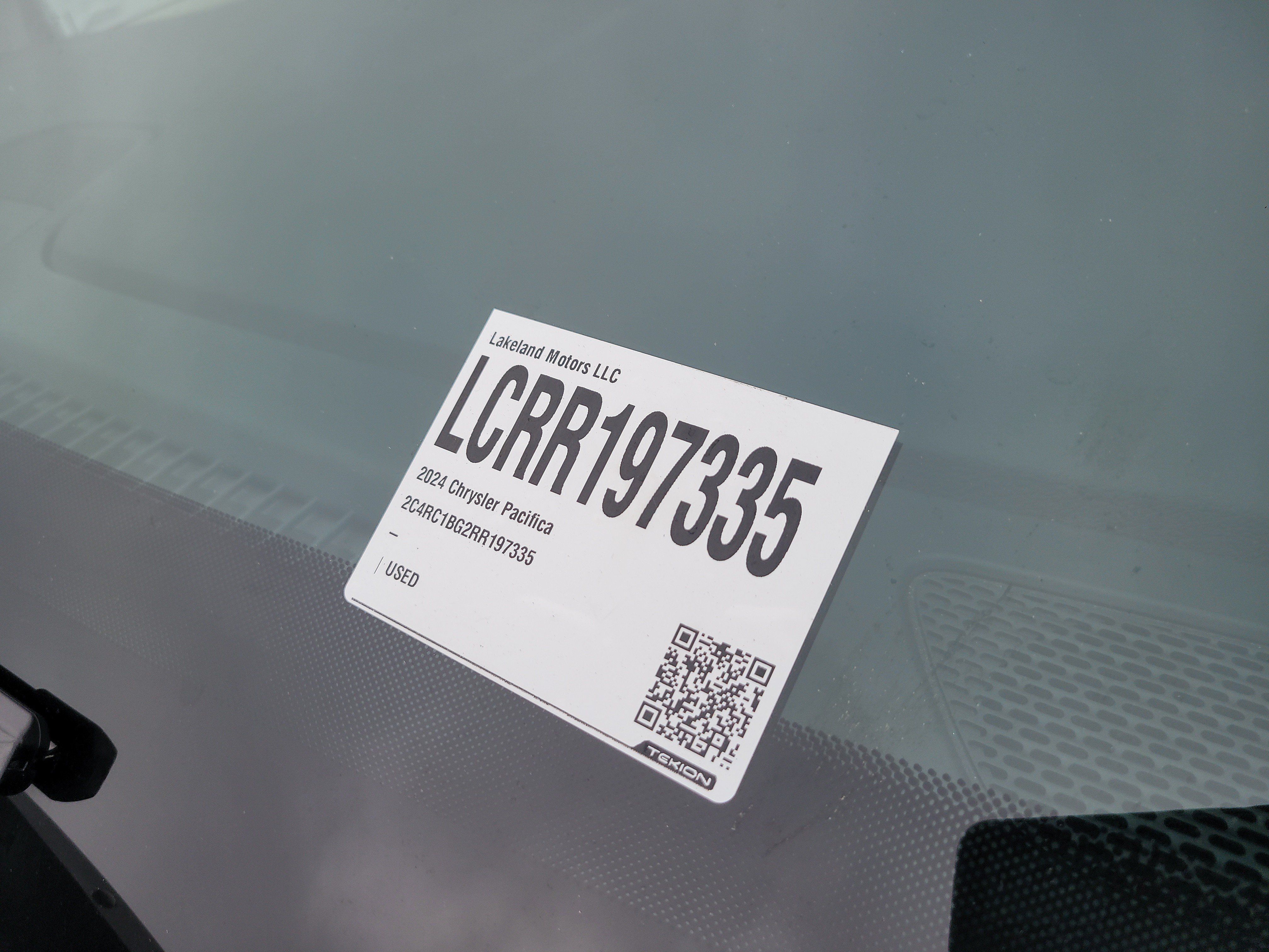 Used 2024 Chrysler Pacifica Touring-L FWD image 10