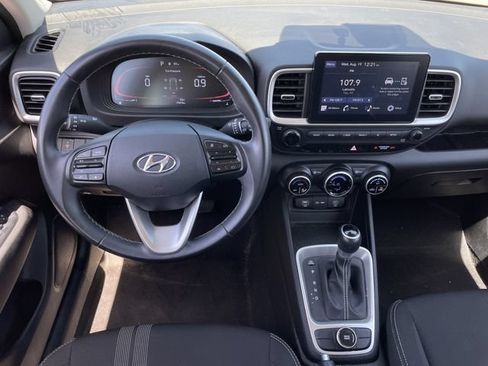 Used 2024 Hyundai Venue SEL FWD image 10