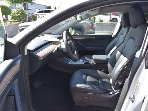 Used 2023 Tesla Model Y Long Range AWD/4WD image 17