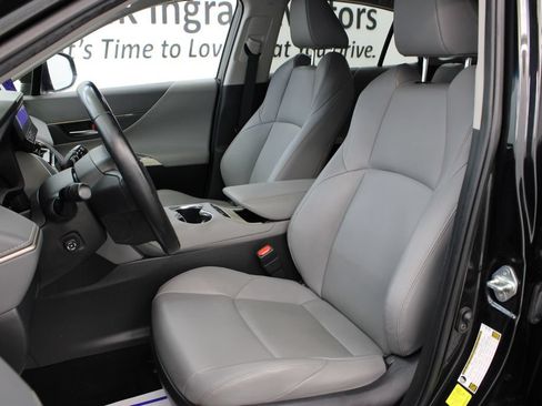 Used 2024 Toyota Venza XLE AWD/4WD image 14