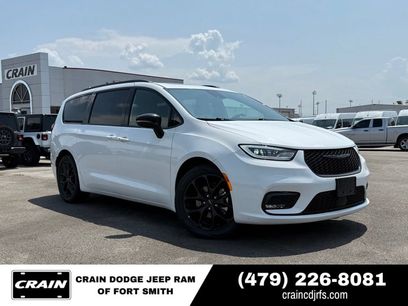 Used 2025 Chrysler Pacifica Limited