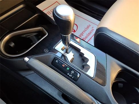 Used 2018 Toyota RAV4 Limited image 18