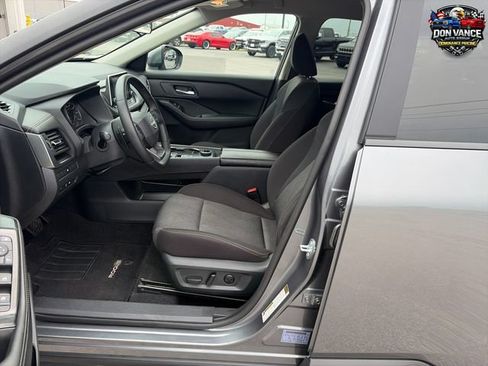 Used 2025 Nissan Rogue SV AWD/4WD image 9