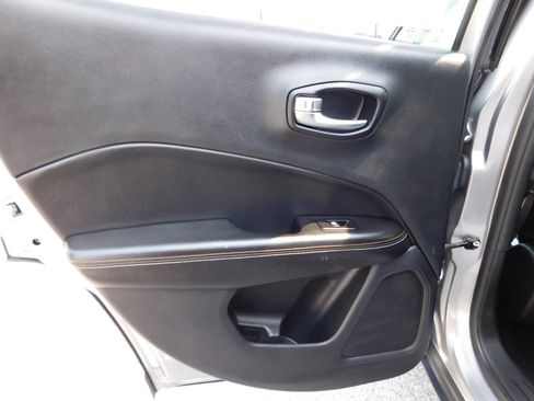 Used 2019 Jeep Compass Latitude w/ Popular Equipment Group AWD/4WD image 13