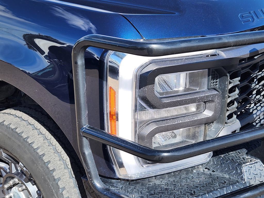 Used 2023 Ford F250 Lariat w/ Sport Appearance Package AWD/4WD image 9