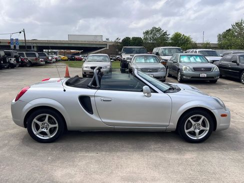 Used 2002 Toyota MR2 RWD image 64