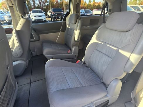 Used 2010 Chrysler Town & Country Touring FWD image 7