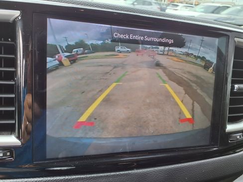 Used 2022 Chrysler Pacifica Touring-L FWD image 13