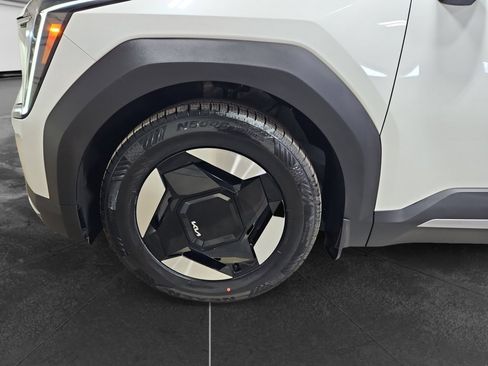 Used 2024 Kia EV9 Wind AWD/4WD image 40