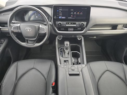 Certified 2024 Toyota Grand Highlander XLE image 8