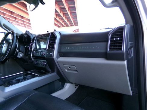 Used 2018 Ford F250 XLT w/ XLT Premium Package AWD/4WD image 14