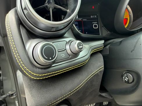 Used 2018 Ferrari GTC4Lusso AWD/4WD image 32