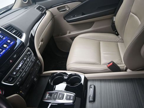 Used 2016 Honda Pilot Touring image 19