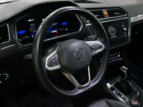 Certified 2023 Volkswagen Tiguan SE image 10