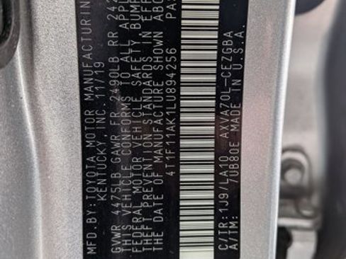 Used 2020 Toyota Camry XLE image 27