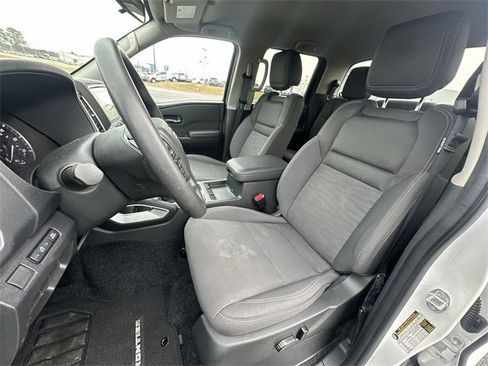 Certified 2024 Nissan Frontier SV image 13